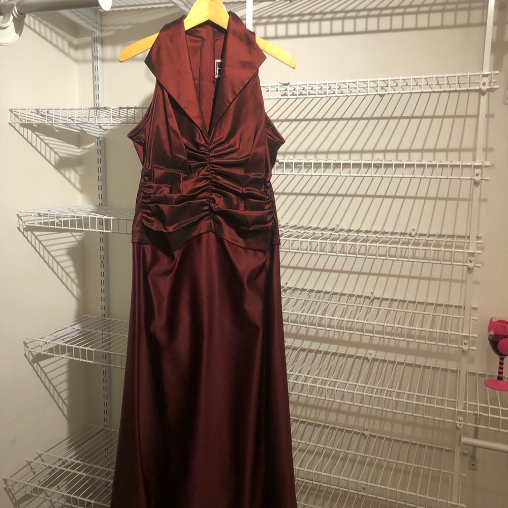 💋TADASHI Elegant Burgundy Halter Dress